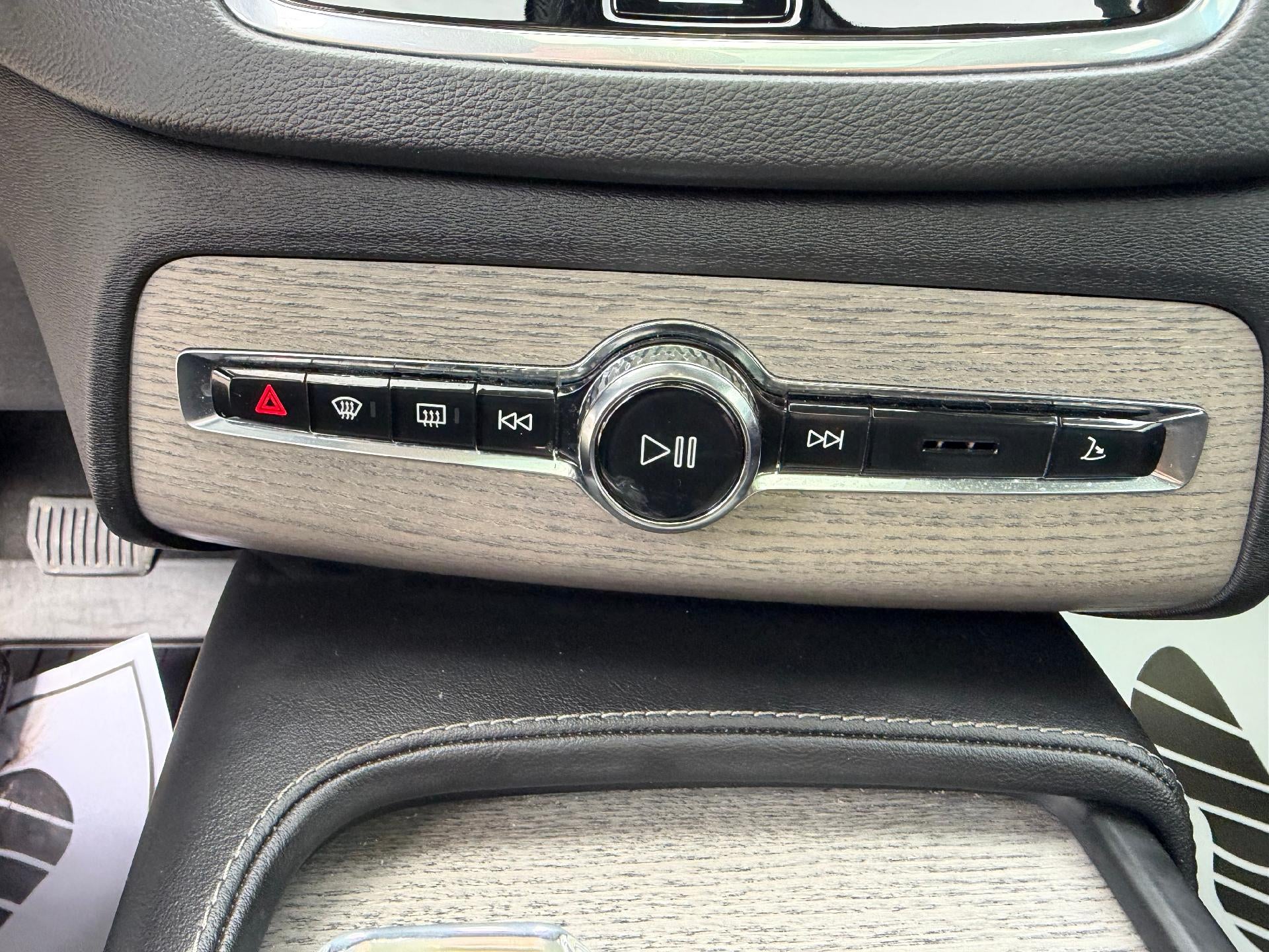 2023 Volvo XC90 Recharge Plug-In Hybrid T8 Ultimate Bright Theme 7-Seater