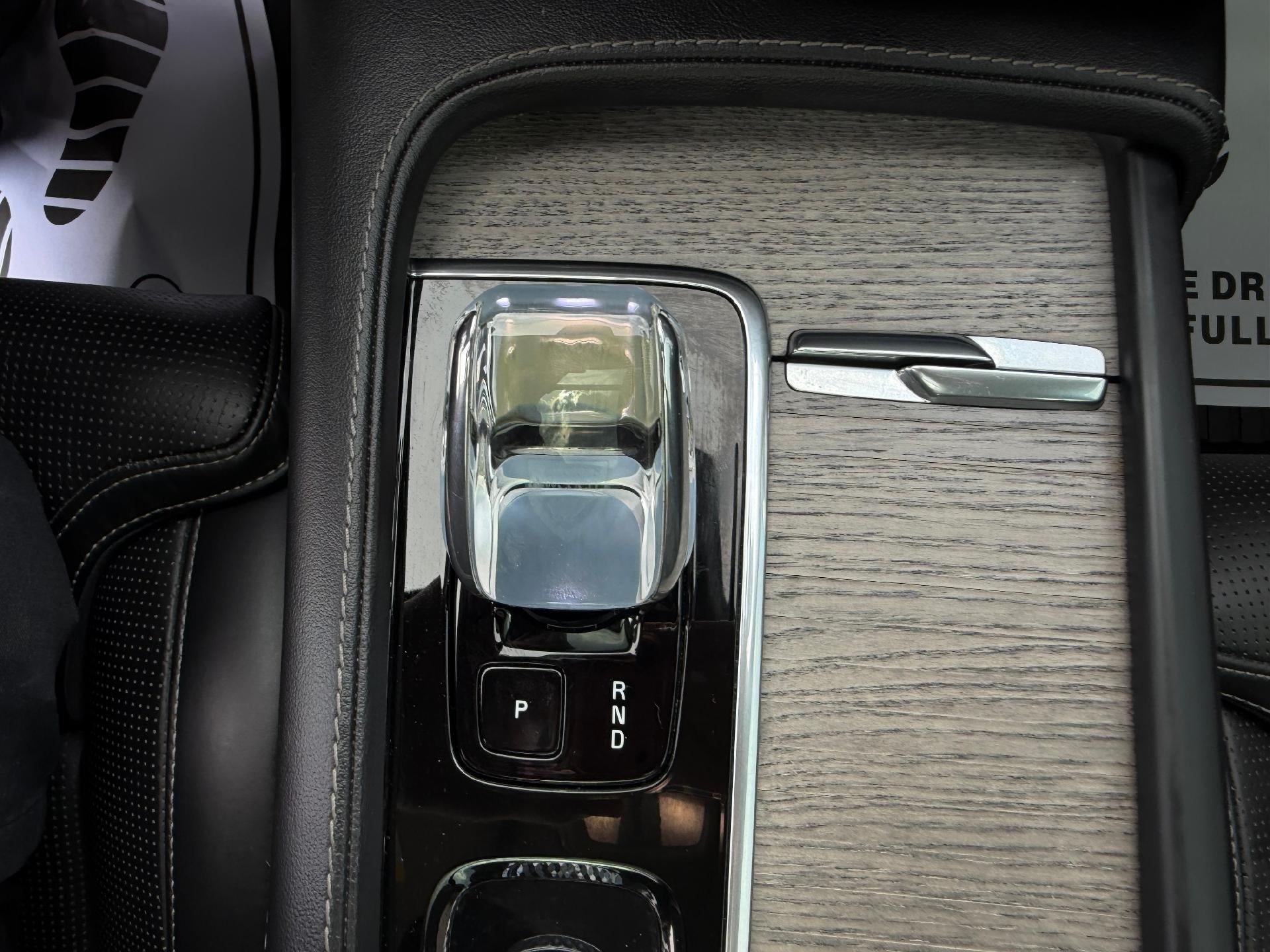 2023 Volvo XC90 Recharge Plug-In Hybrid T8 Ultimate Bright Theme 7-Seater