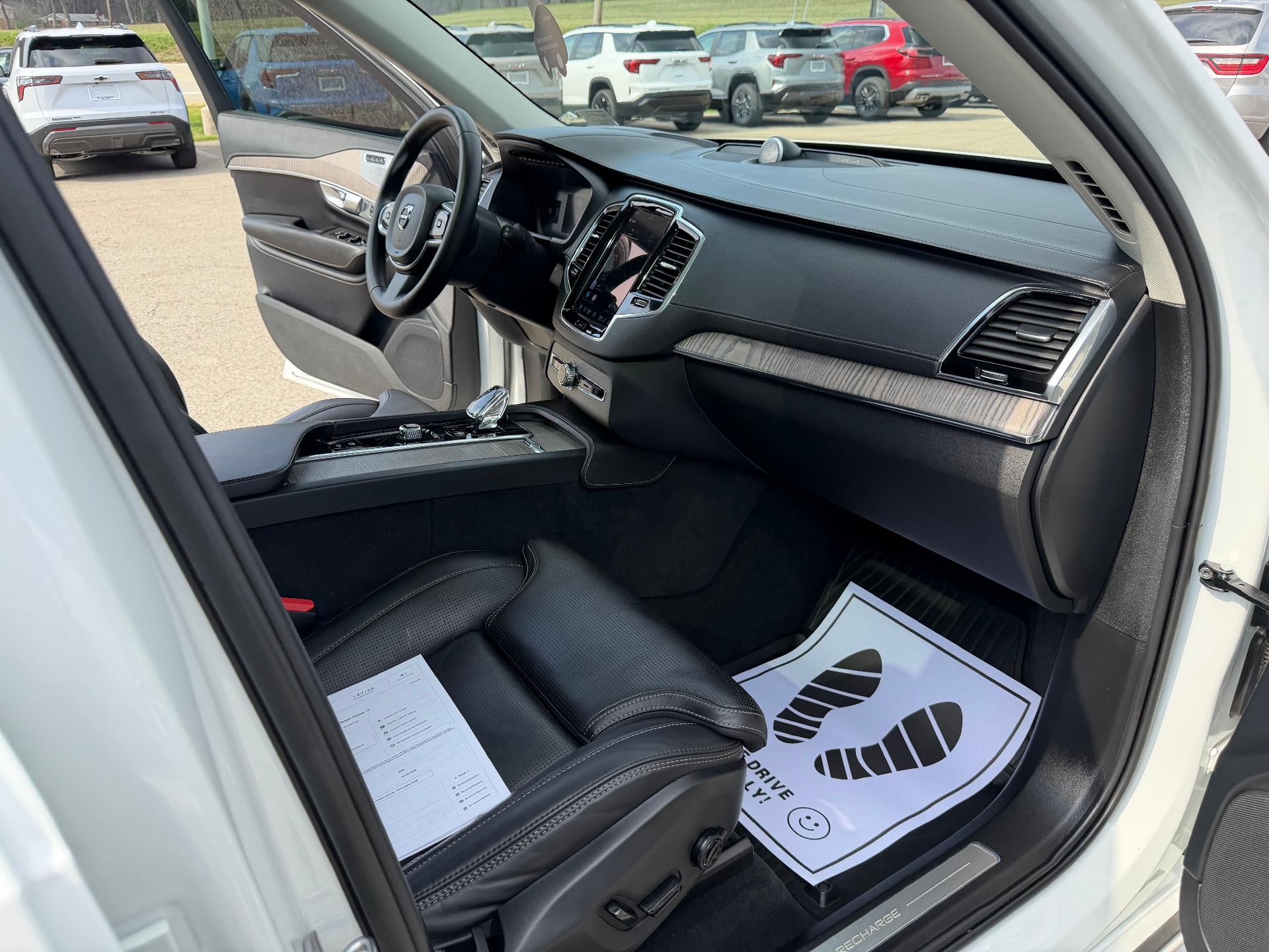 2023 Volvo XC90 Recharge Plug-In Hybrid T8 Ultimate Bright Theme 7-Seater