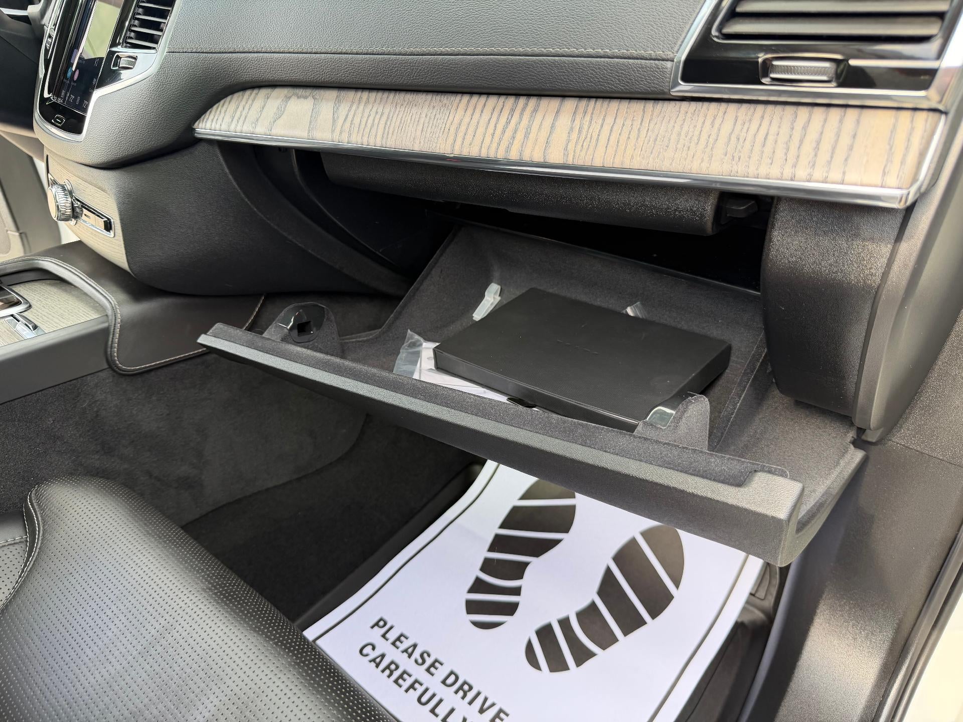 2023 Volvo XC90 Recharge Plug-In Hybrid T8 Ultimate Bright Theme 7-Seater